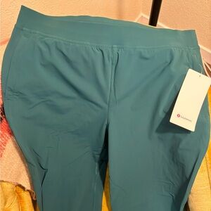 lululemon adapted state hr cropped jogger